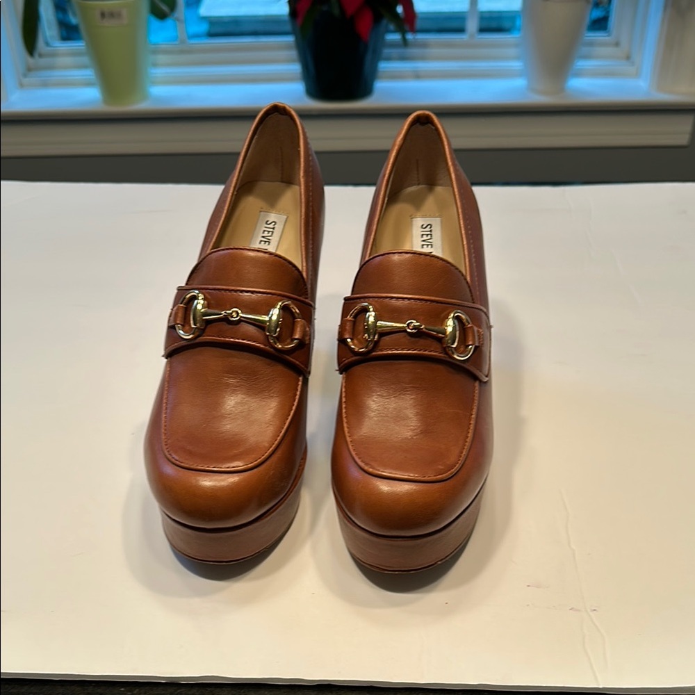Brown platform
Shoes